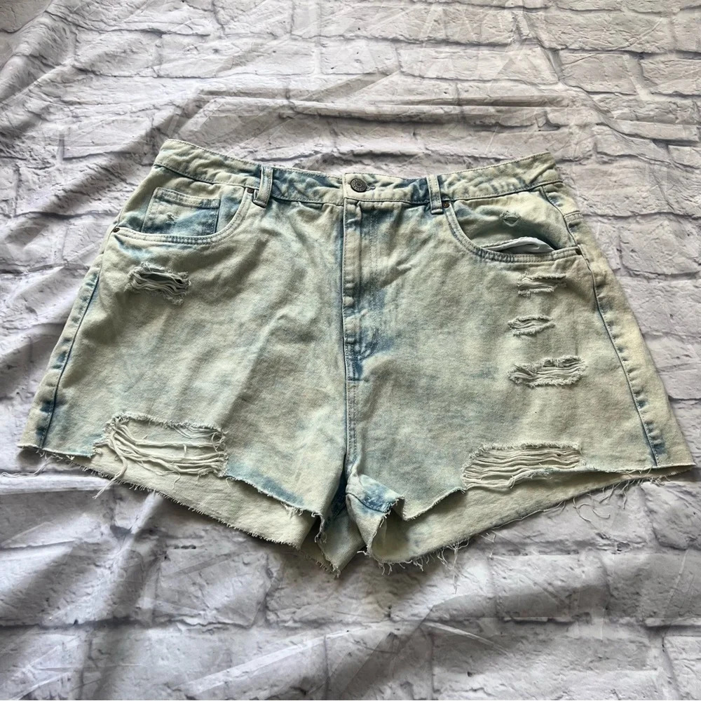 Refuge Denim Mom High Rise Distressed Shorts Light Acid‎ Wash Size 15 New NWT